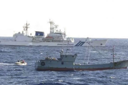 Nhật Bản cảnh báo tàu cá Trung Quốc - Ảnh 1.