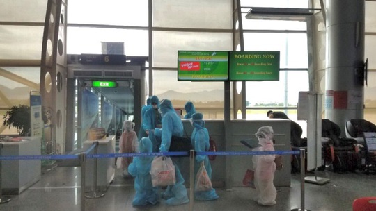 Từ tâm dịch Đà Nẵng, hơn 800 khách trở về nhà trên 4 chuyến bay Vietjet - Ảnh 2.