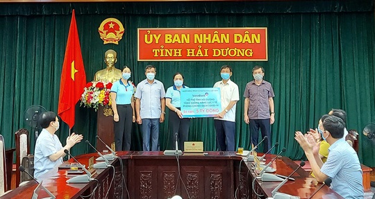 VietinBank ủng hộ tỉnh Hải Dương 5 tỉ đồng phòng, chống dịch Covid-19 - Ảnh 1.