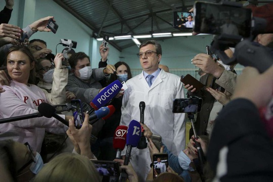 Bác sĩ Nga bác bỏ nghi vấn chính trị gia đối lập Alexei Navalny bị đầu độc - Ảnh 2.