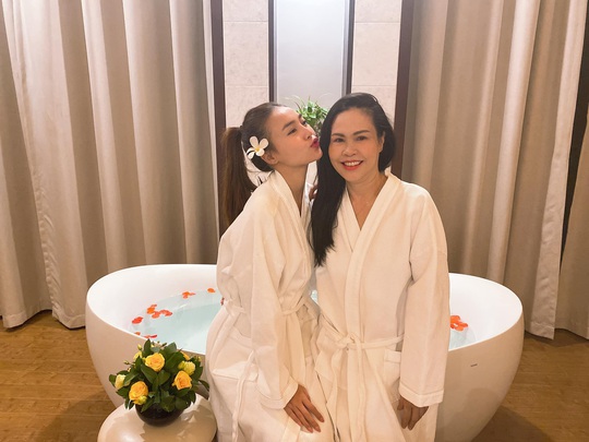 Ninh Dương Lan Ngọc khoe dáng với bikini - Ảnh 5.