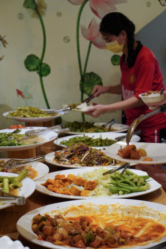 Tiệm buffet chay trả tiền tùy tâm ở TP HCM - Ảnh 5.