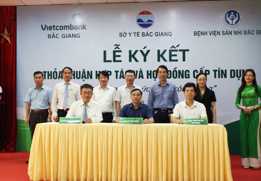 Vietcombank và Sở Y tế Bắc Giang ký kết thỏa thuận hợp tác toàn diện - Ảnh 1.