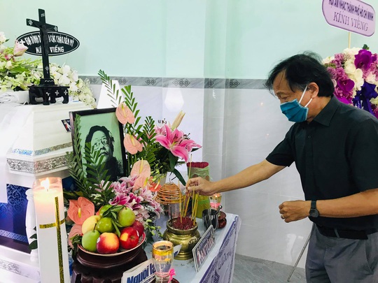 Mai Vàng nhân ái viếng nhạc sĩ Nguyễn Tôn Nghiêm - Ảnh 3.