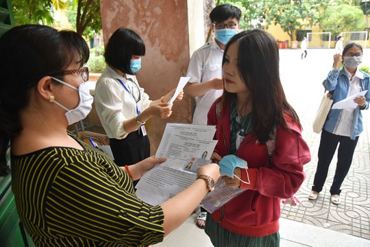 Gần 867.000 thí sinh bắt đầu thi tốt nghiệp THPT: Vừa thi vừa chống dịch - Ảnh 1.