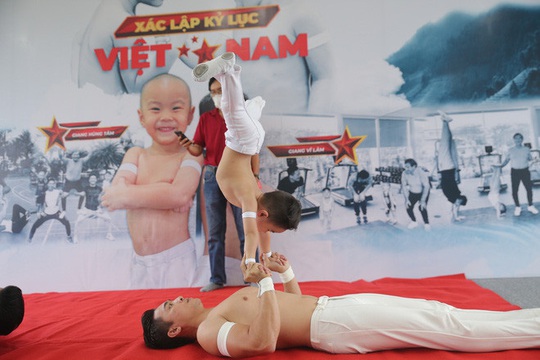 Hai đứa bé 3 tuổi lập kỷ lục Guinness Việt Nam - Ảnh 3.