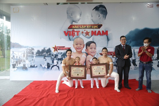 Hai đứa bé 3 tuổi lập kỷ lục Guinness Việt Nam - Ảnh 6.