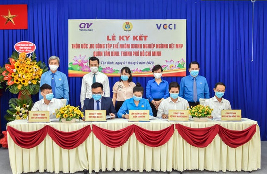 Ký thỏa ước lao động tập thể nhóm doanh nghiệp ngành dệt may - Ảnh 1.
