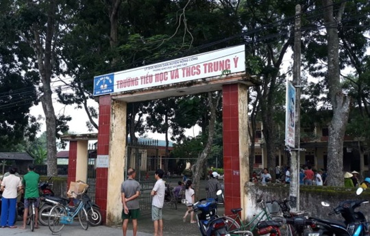 Vụ phản đối sáp nhập trường ở Thanh Hóa: Để lại 2 điểm trường tiểu học - Ảnh 1.