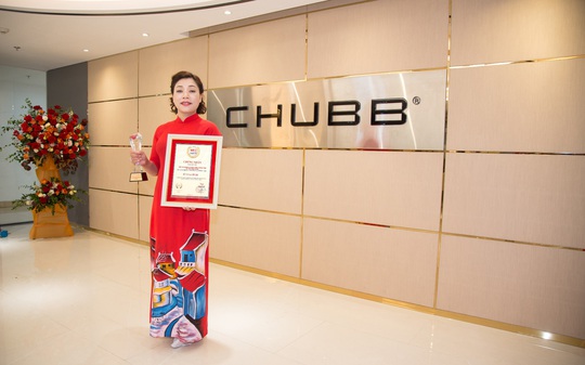 Chubb Life Việt Nam được vinh danh “Top 10 doanh nghiệp Bảo hiểm Nhân thọ uy tín” và “Top 500 doanh nghiệp tăng trưởng nhanh nhất Việt Nam” - Ảnh 1.