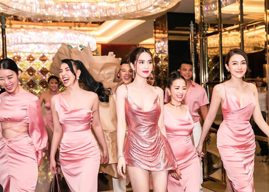 Ngọc Trinh thành bản sao thiên thần nội y với màn khoe thân hết cỡ - Ảnh 1.