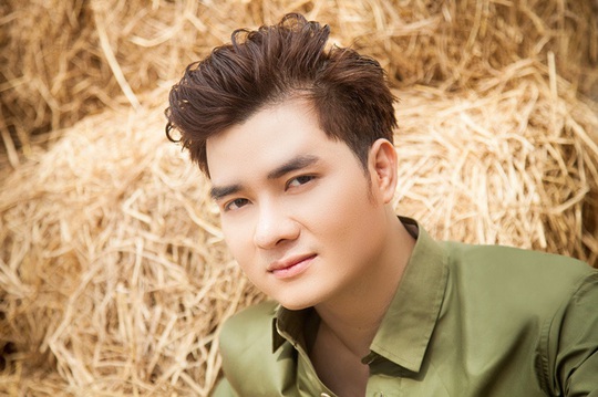 Ca sĩ Nguyễn Phi Hùng dẫu trời mưa vẫn hát với Mùa thu và mãi mãi - Ảnh 3.