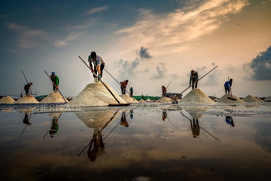 Bộ ảnh Muối hầm Tuyết Diêm của nhiếp ảnh gia Nguyễn Ngọc Hòa đoạt giải đặc biệt - Ảnh 7.