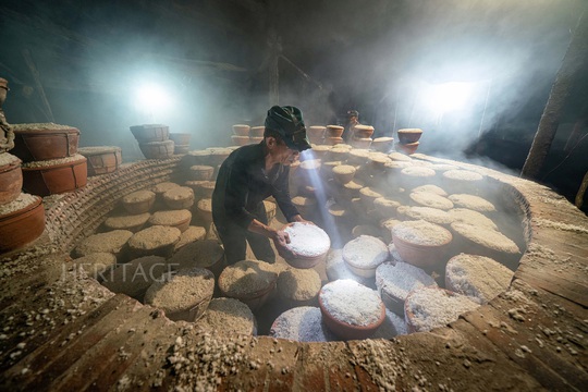 Bộ ảnh Muối hầm Tuyết Diêm của nhiếp ảnh gia Nguyễn Ngọc Hòa đoạt giải đặc biệt - Ảnh 8.