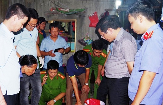 Người phụ nữ lẻn vào nhà hàng xóm phá két sắt trộm tiền, vàng hơn 1 tỉ đồng - Ảnh 2.