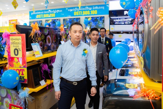 ‘Xuất ngoại’ thần tốc như Điện máy Xanh, số lượng shop gấp 3 lần đối thủ lớn nhất ở Campuchia - Ảnh 3. ‘Xuất ngoại’ thần tốc như Điện máy Xanh, số lượng shop gấp 3 lần đối thủ lớn nhất ở Campuchia - Ảnh 3.
