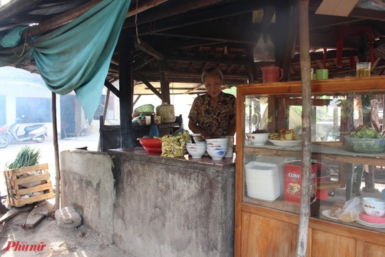 Về cầu ngói Thanh Toàn ghé cháo lòng mệ Tươi - Ảnh 6.