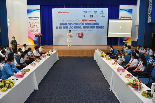 Ấm áp lễ trao học bổng Báo Người Lao Động cho con công nhân - Ảnh 6.