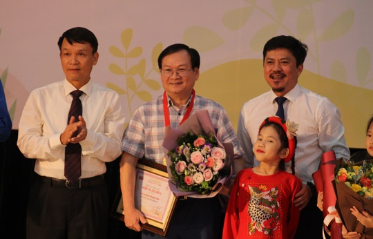 Nhà văn Nguyễn Quang Thiều từ chối nhận giải thưởng Dế mèn - Ảnh 1.