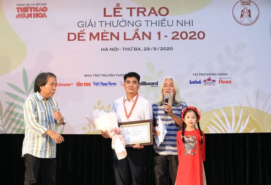 Nhà văn Nguyễn Quang Thiều từ chối nhận giải thưởng Dế mèn - Ảnh 2.