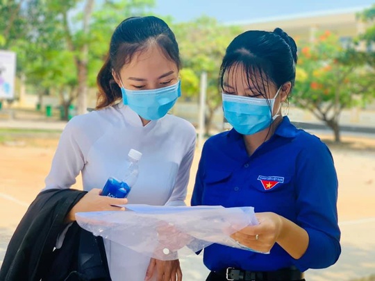 Thi tốt nghiệp THPT đợt 2: Phần thi tác phẩm Việt Bắc nằm ngoài dự đoán của  nhiều thí sinh Đà Nẵng - Ảnh 8.