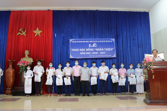 C.P. Việt Nam trao học bổng Nhân Thiện tại Bến Tre - Ảnh 3.