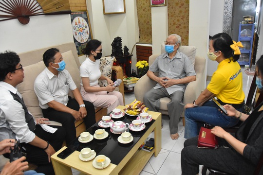 Mai Vàng nhân ái thăm NSND Thái Mạnh Hiển và GS-NGƯT Nguyễn Văn Đời - Ảnh 3.