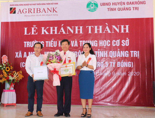 Agribank bàn giao trường tiểu học và trung học cơ sở xã A Ngo, huyện Đakrông, tỉnh Quảng Trị - Ảnh 1.