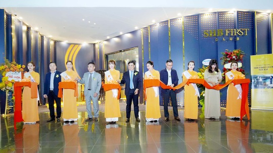 SHB First Club Nội Bài ra mắt phòng chờ sân bay mạ vàng 24K - Ảnh 1.