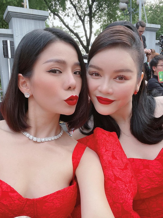 Lệ Quyên - Lý Nhã Kỳ:  Hột xoàn là chị, em là kim cương - Ảnh 1.