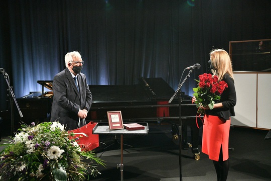 Tổng thống Latvia mừng sinh nhật nhạc sĩ “Triệu đóa hoa hồng” - Ảnh 3.
