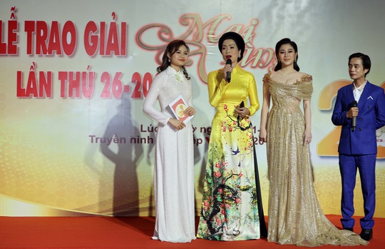 Hoài Linh, Jack, Phương Anh, Ngô Kiến Huy khuấy động thảm đỏ Mai Vàng 26-2020 - Ảnh 18.