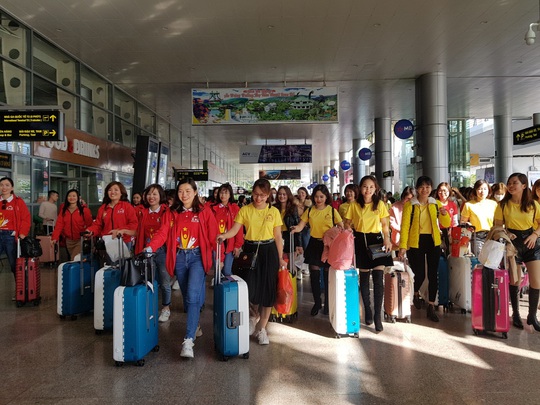 Đà Nẵng đón đoàn 700 khách du lịch đến từ Hà Nội - Ảnh 3.