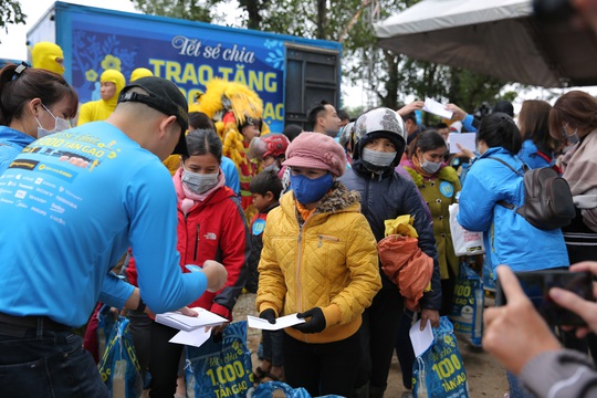 Sức lan tỏa từ chương trình ‘Tết sẻ chia’ - ngàn tấn gạo trao khắp Việt Nam  - Ảnh 3.