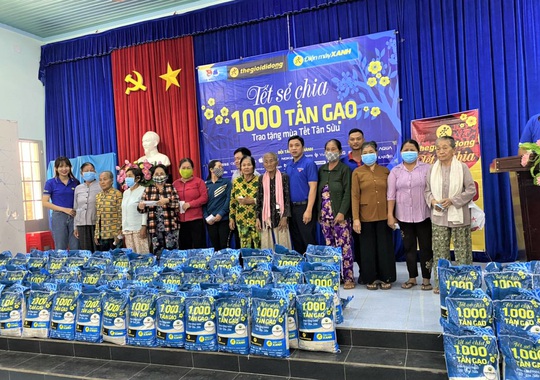 Sức lan tỏa từ chương trình ‘Tết sẻ chia’ - ngàn tấn gạo trao khắp Việt Nam  - Ảnh 4.