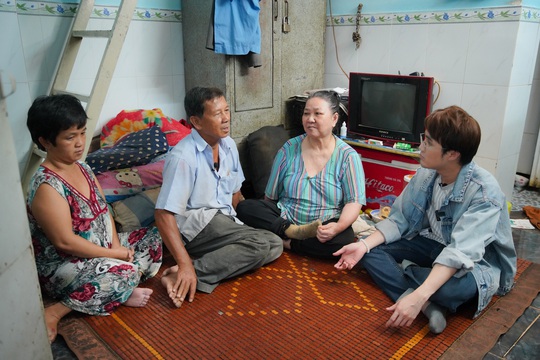 Huỳnh Lập đi làm ở Miếu Nổi, giúp người cha già nuôi vợ con tật nguyền - Ảnh 1.