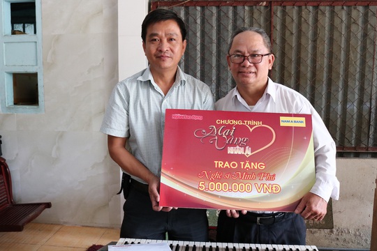 Mai Vàng nhân ái thăm nghệ nhân Ngô Minh Phú và NS Phương Anh - Ảnh 1.