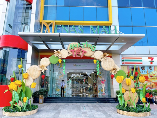 Đường hoa Menas Mall Amazing Tết- Du xuân làng quê Việt giữa lòng Sài Gòn - Ảnh 1.