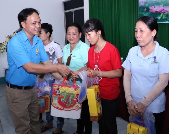 Nhiều địa phương công bố thưởng Tết - Ảnh 1.