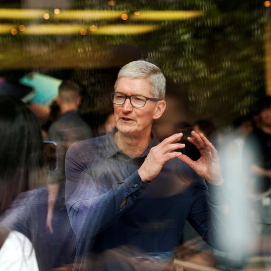 Choáng váng với số tiền Tim Cook kiếm được trong năm 2020 - Ảnh 2.