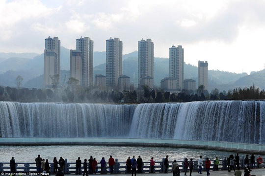 Vẻ đẹp của thác nước nhân tạo lớn nhất châu Á - Ảnh 15.
