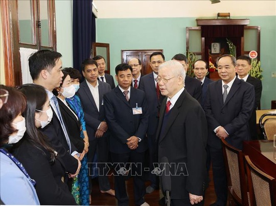 Tổng Bí thư, Chủ tịch nước Nguyễn Phú Trọng dâng hương tưởng niệm Chủ tịch Hồ Chí Minh - Ảnh 5.