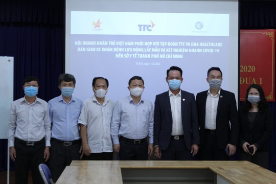 Hội Doanh nhân Trẻ Việt Nam cùng TTC và DHA Healthcare bàn giao xe khám bệnh lưu động cho Sở Y tế TP HCM  - Ảnh 1.