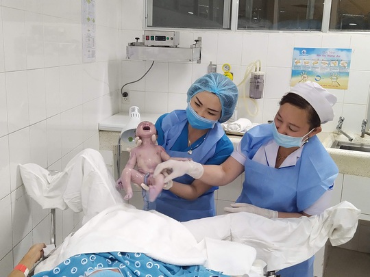 Đúng giao thừa, 5 em bé cùng cất tiếng khóc chào đời tại TP HCM - Ảnh 3.
