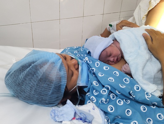 Đúng giao thừa, 5 em bé cùng cất tiếng khóc chào đời tại TP HCM - Ảnh 2.