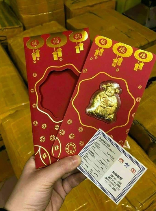 Trâu vàng, Thần tài Trung Quốc tràn sang chợ Việt giá 10.000 đồng - Ảnh 1.