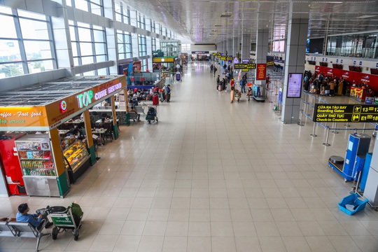 Cao điểm Tết Tân Sửu 2021, sân bay Nội Bài vẫn vắng hoe - Ảnh 2.