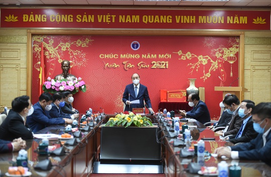 Thủ tướng Nguyễn Xuân Phúc: Trân quý tinh thần hy sinh của các chiến sĩ áo trắng - Ảnh 2.