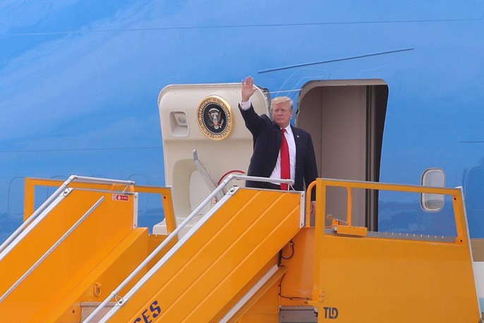 APEC 2017: Tổng thống Mỹ rời Đà Nẵng, bay đến Hà Nội - Ảnh 8. APEC 2017: Tổng thống Mỹ rời Đà Nẵng, bay đến Hà Nội - Ảnh 8.