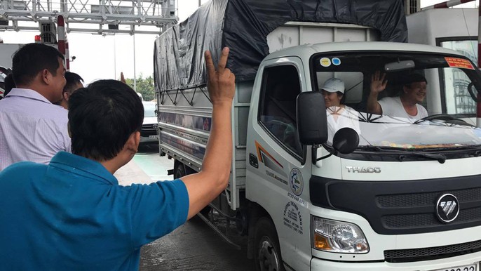 BOT Cai Lậy: Dân trực 4 ngày liên tục để yêu cầu xả trạm - Ảnh 5. BOT Cai Lậy: Dân trực 4 ngày liên tục để yêu cầu xả trạm - Ảnh 5.